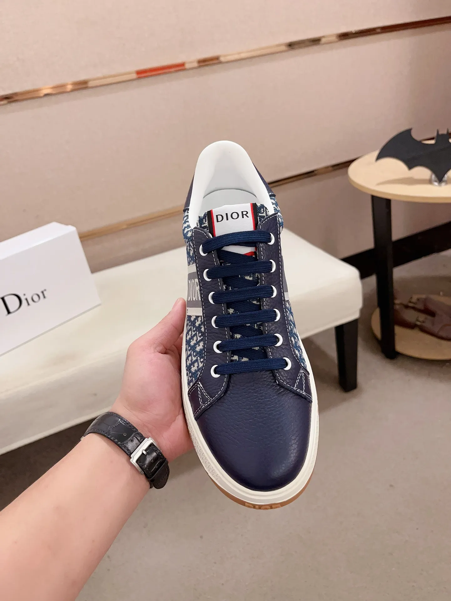Factory price: 420💰[Dior·Dior] New casual sports style men's shoes, new spring and summer design, perfect workmanship, lace-up lazy style to create wardrobe quality, upper: imported first-layer cowhide, sheepskin lining is soft and comfortable, ultra-light TPU wear-resistant outsole, simple, versatile fashion men's shoes, excellent color code number 38--44. (Can be customized for 45 non-refundable)